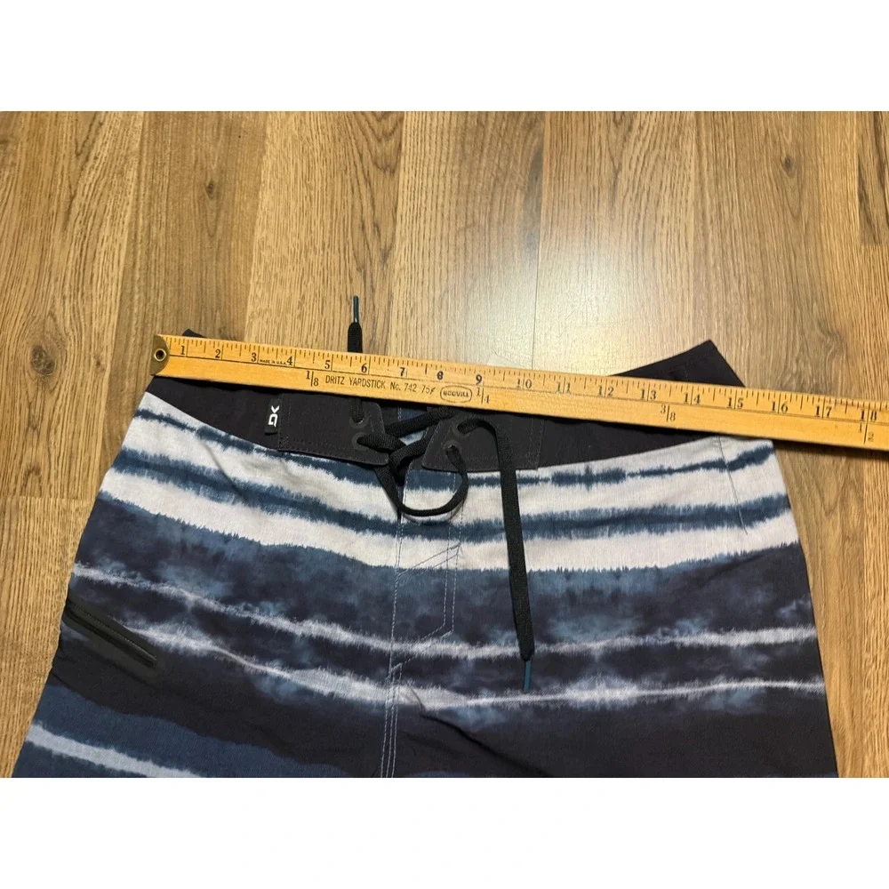 Dakine Board Shorts Mens 29 Blue Striped Surf Swim Trunks Excellent